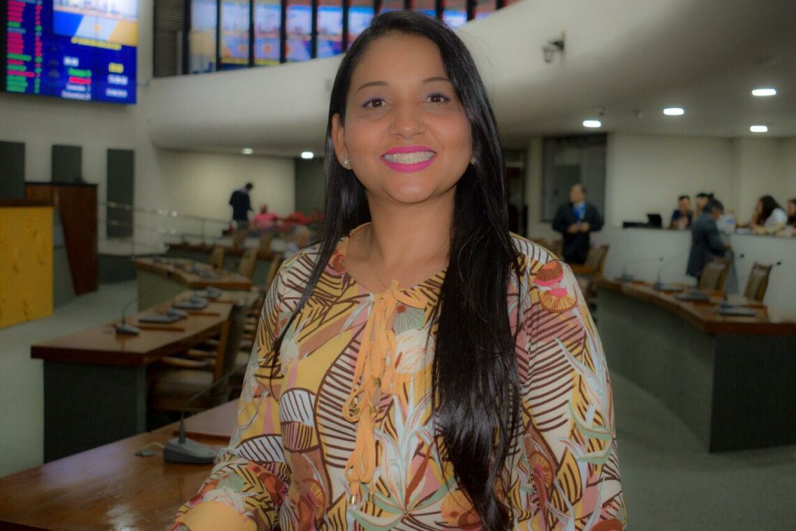 Deputada Vanda Monteiro sanção da lei que cria a Faculdade Federal do Norte do Tocantins