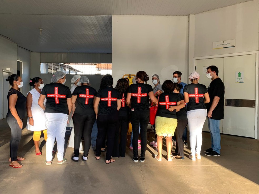 ''HRPN de Luto'': Funcionários do hospital de Porto Nacional protestam pedindo mais segurança após paciente ser morto a tiros
