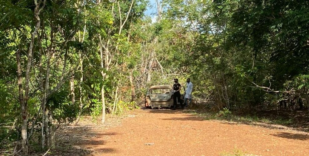 Através de denúncia anônima, Polícia Militar encontra corpo carbonizado dentro de carro roubado às margens da TO-030 na saída para Taquaruçu