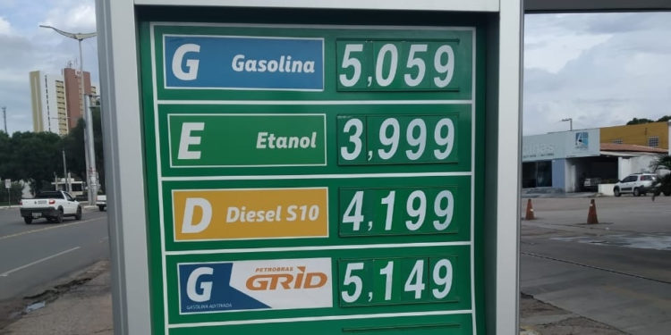 Cada dia mais caro | Entenda porque o preço da gasolina não para de subir