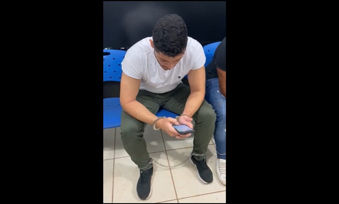 POLÊMICA: Suspeito de desacato, advogado é algemado nas mãos e nos pés em ação da ROMU na região sul de Palmas; vídeo