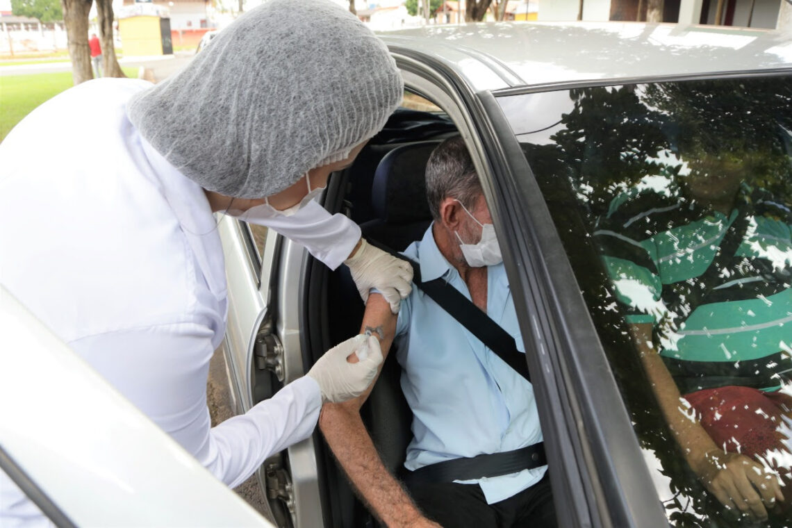 Vacinação de idosos contra Covid-19 em Araguaína começa nesta sexta-feira (12) em formato drive-thru; confira a lista de pontos de imunização