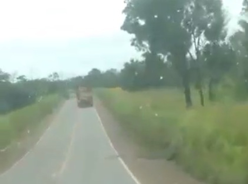 Caminhoneiro é preso dirigindo bêbado após ser filmando fazendo manobras perigosas no norte do Tocantins; veja vídeo