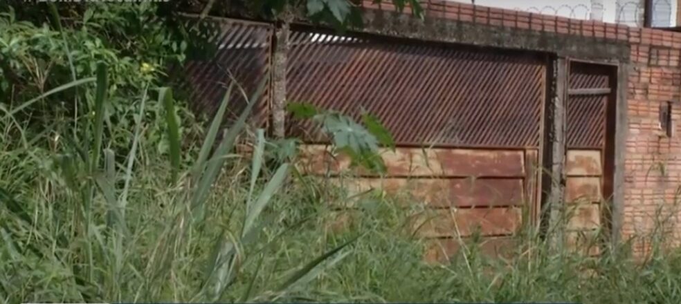 Moradores da região sul de Palmas relatam medo e insegurança devido a presença de casas abandonadas na quadra