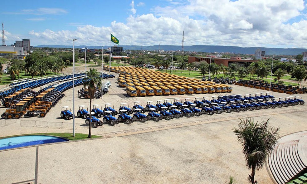 Aumento da frota! Governo do Tocantins entrega mais de 110 novos ônibus escolares aos municípios do estado