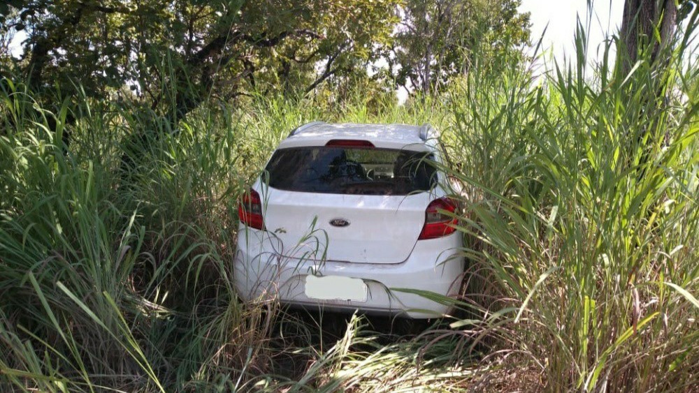 Carro roubado é encontrado pela PM em matagal na região sul de Palmas