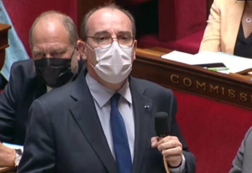 Primeiro-ministro da França cita cloroquina no Brasil ao rebater deputado e provoca risos; veja vídeo