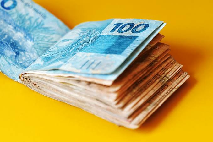 Governo prevê salário mínimo de R$ 1.147 em 2022, sem ganho real