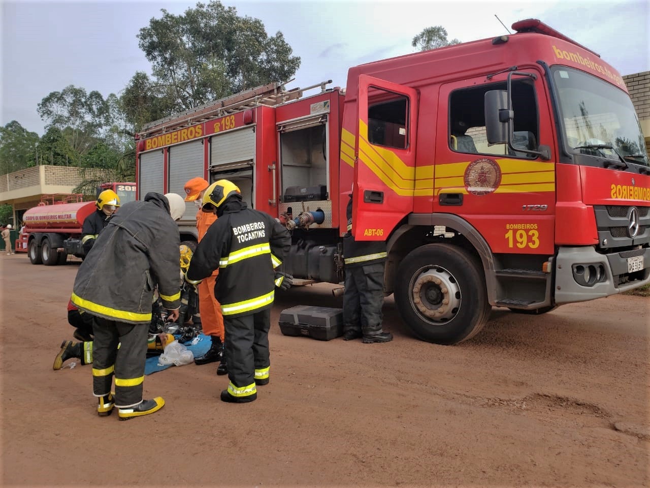 Perigo! Bombeiros combatem incêndio em processadora de alimentos por mais de sete horas em Araguaína