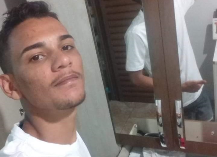 Em Divinópolis, jovem de 21 anos é morto a tiros dentro de bar