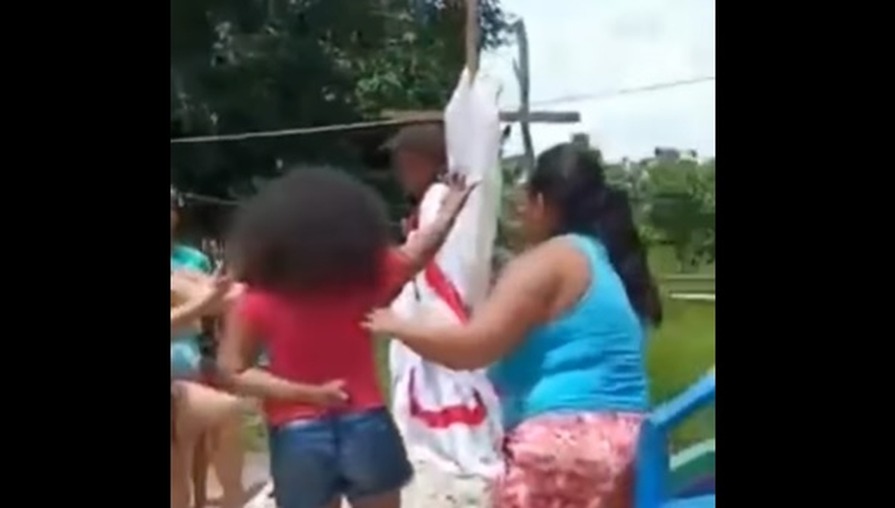 Vídeo de crianças que eram usadas em ritual de sacrifício para “acabar” com pandemia viraliza na internet; ASSISTA