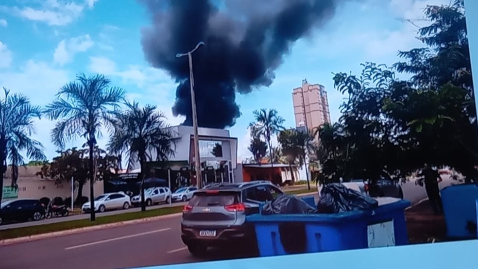 Perigo! Botijão de gás explode e causa incêndio em restaurante no centro de Palmas