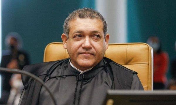 Ministro do STF, Nunes Marques libera cultos e missas em todo o país