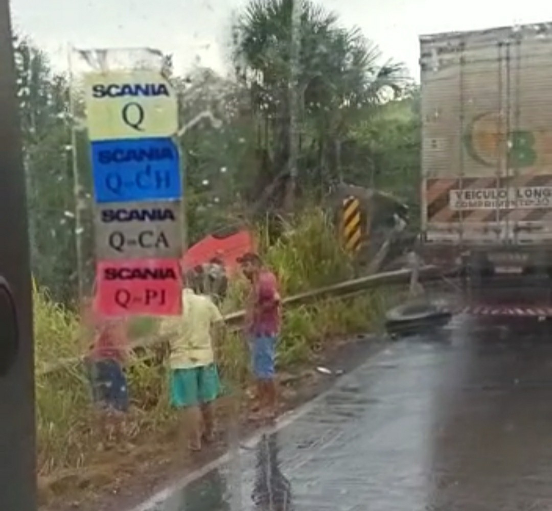 Vídeo: Caminhões caem em ponte após grave acidente na BR-153, entre Araguaína e Wanderlândia