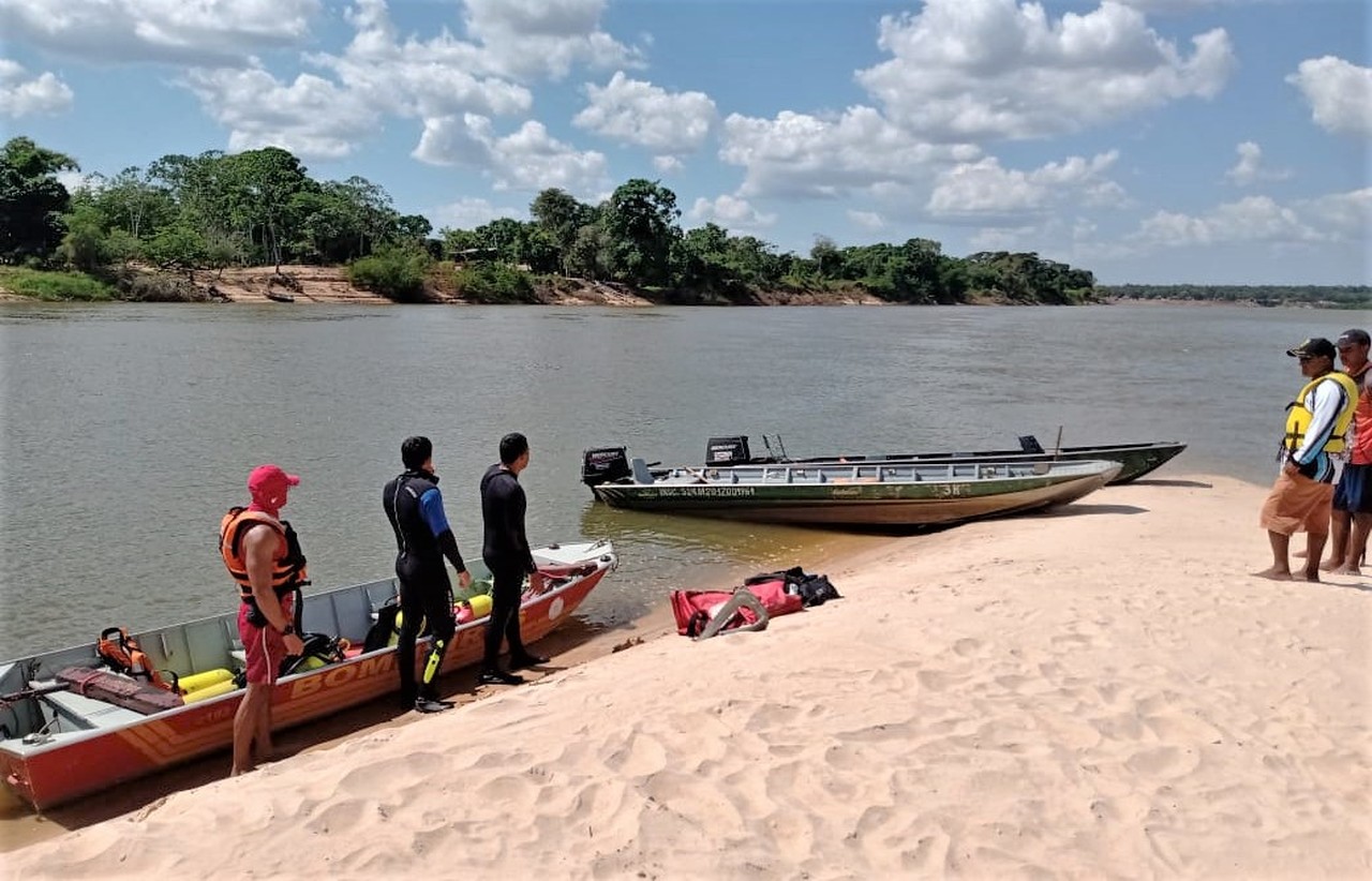 Bombeiros encontram corpo de idoso que se afogou no Rio Araguaia