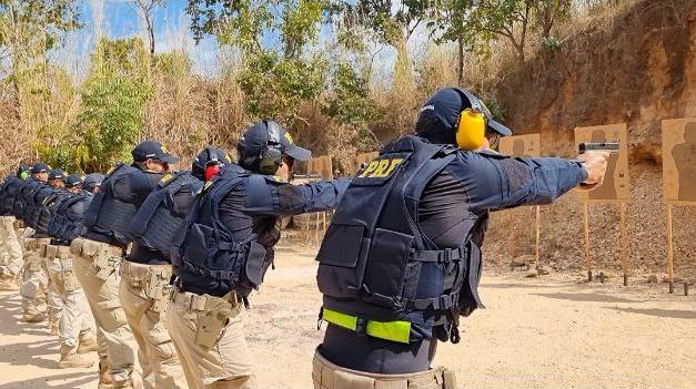 Capacitação: PRFs do Tocantins participam de treinamento em Armamento, Munição e Tiro