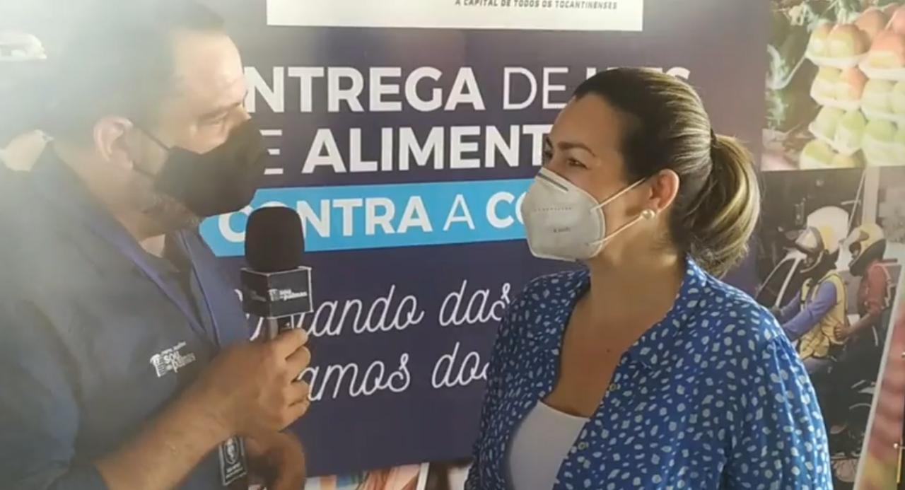 EXCLUSIVA | ''Política pública de qualidade'', diz Cinthia Ribeiro ao entregar kits de alimentação para moradores de Palmas que não foram contemplados pelo Cartão da Família