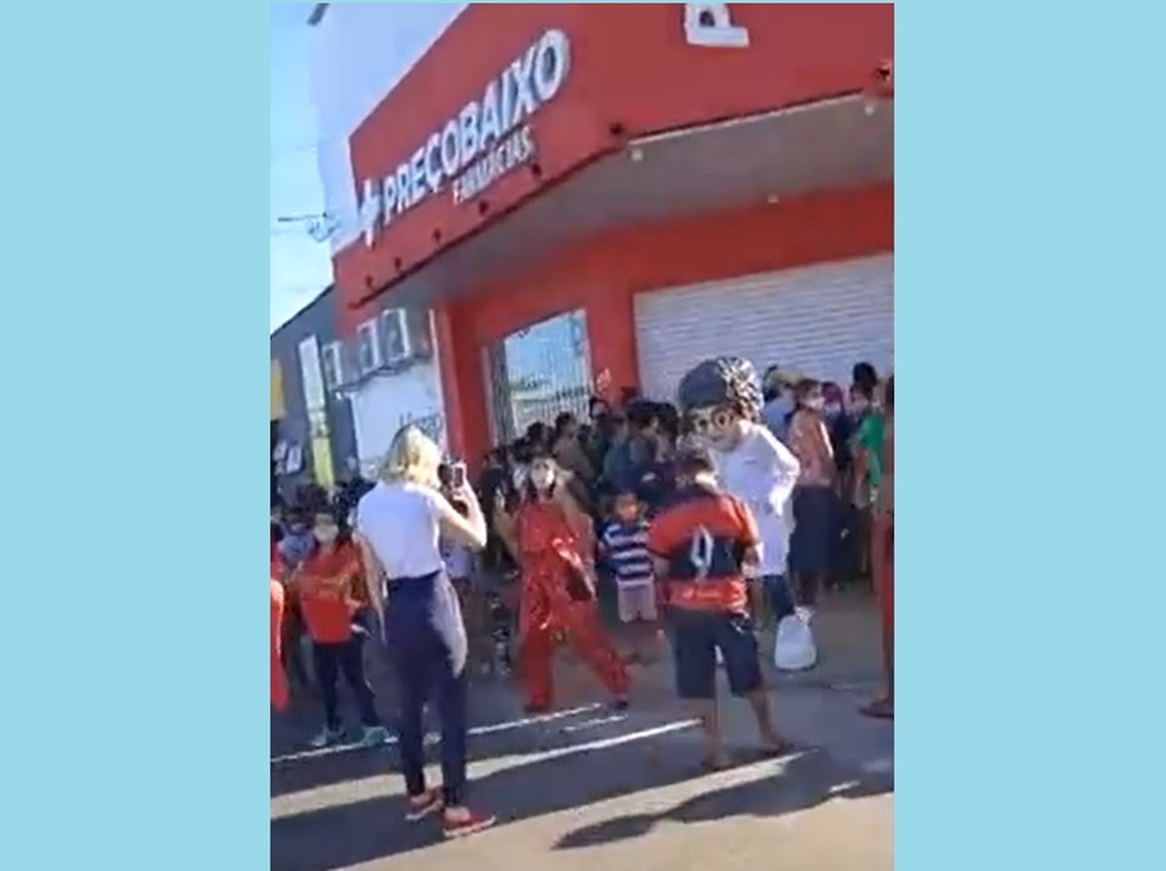 Em Araguaína, farmácia é interditada no dia da inauguração após promover aglomeração com 200 pessoas