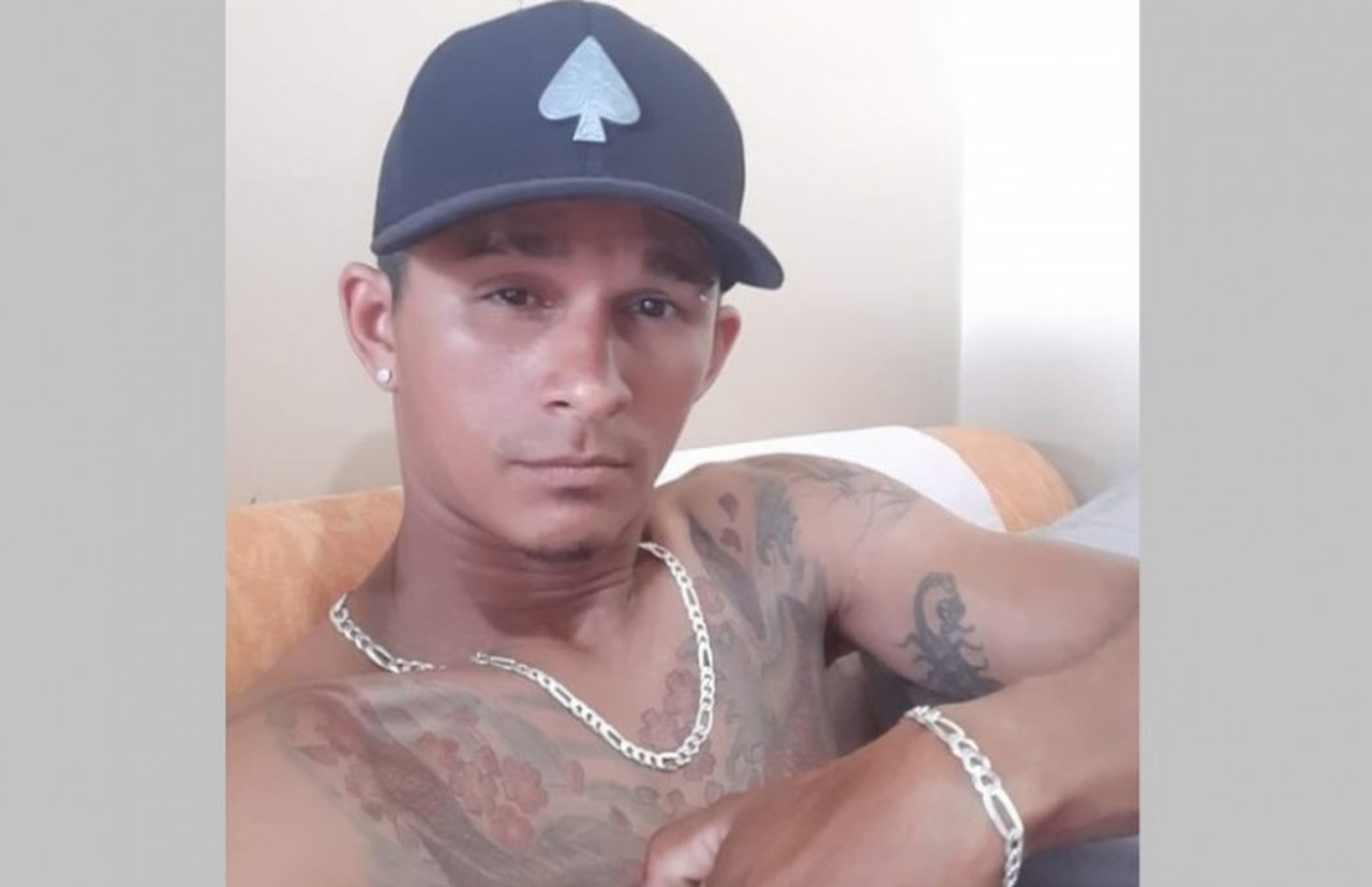 Homicídio: Pai encontra filho morto no quintal de casa em Araguaína; vítima foi atingida por tiro no rosto