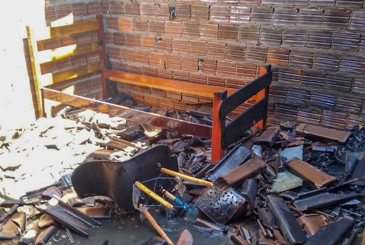 Homem provoca incêndio na própria casa em Gurupi