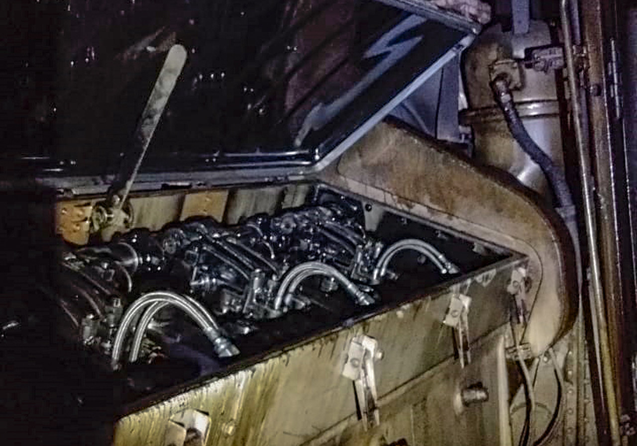 Bombeiros combatem incêndio em locomotiva com composição de mais de 80 vagões carregados em Babaçulândia