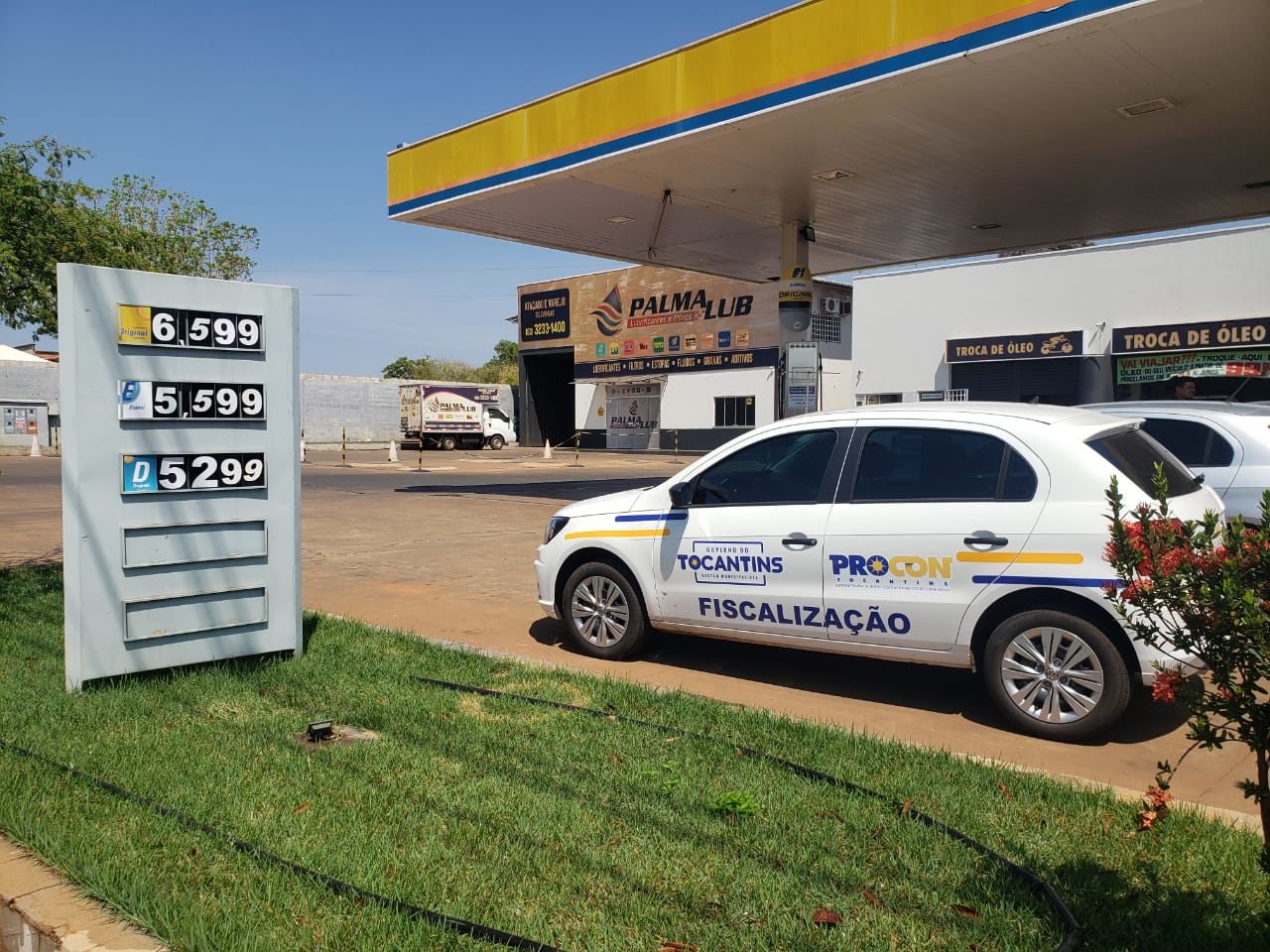 Postos de gasolina em Palmas e Araguaína são multados pelo Procon por implantarem preços abusivos; aumento chegou a R$0,30