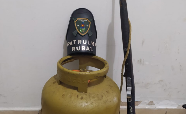 Dupla suspeita de invadir propriedade rural e roubar botijão de gás e espingarda é presa em Guaraí
