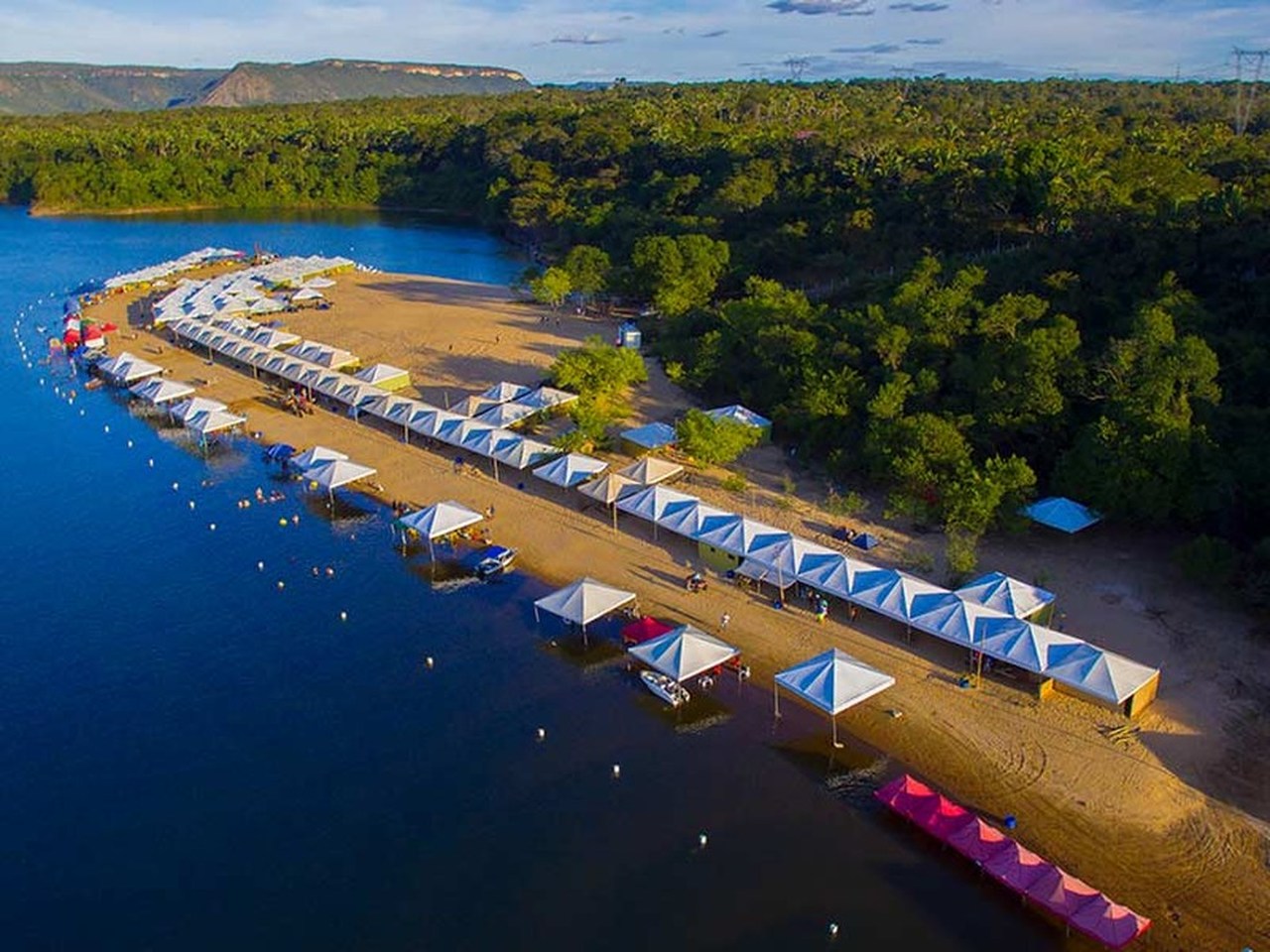 Praia do Funil, em Miracema, vira assunto nas redes sociais após divulgar preços para a festa de virada de ano; saiba o porquê