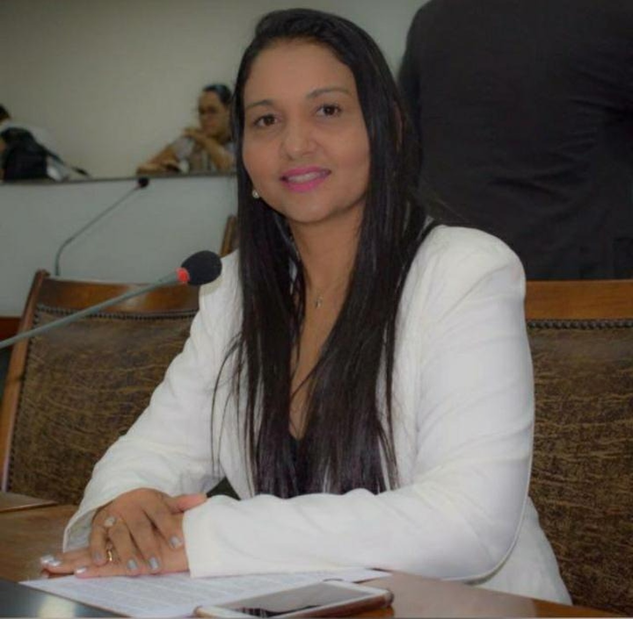 Vanda Monteiro requer testes contra Covid para acompanhantes de maternidades e retorno de Delegacias do Idoso