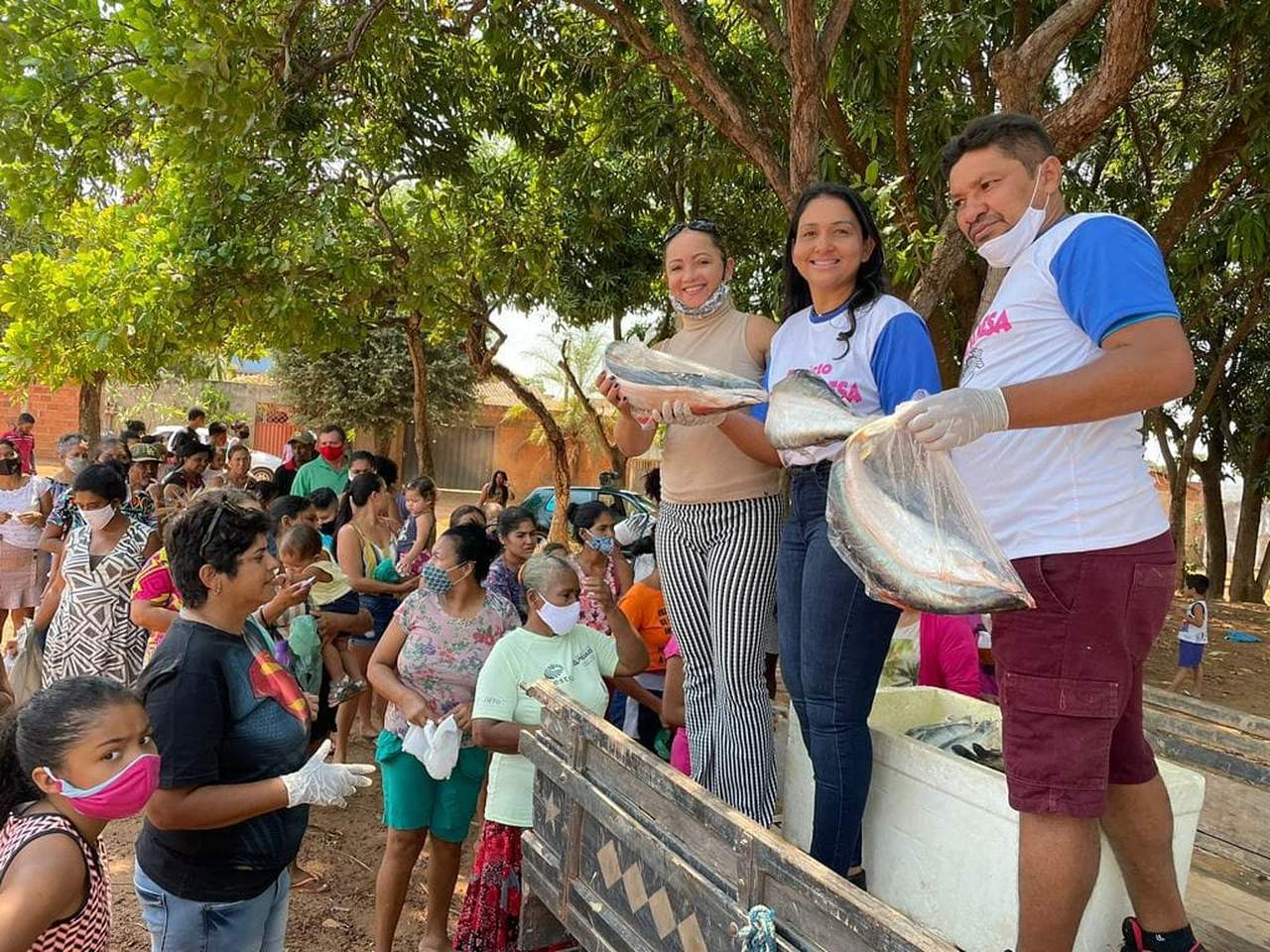 Com apoio da deputada Vanda Monteiro, famílias recebem doação de peixes em Palmas