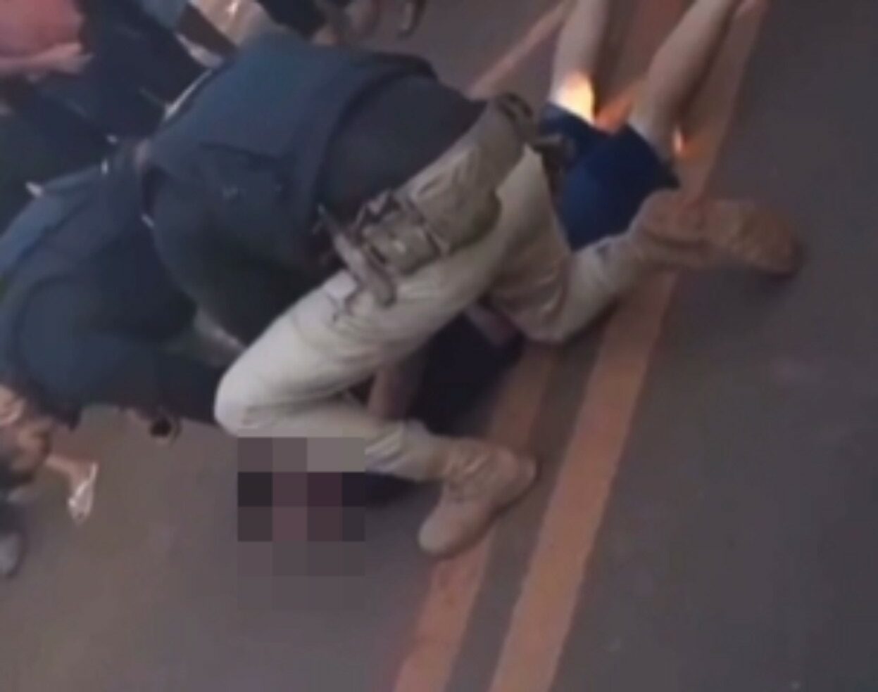 Veja o momento em que motorista é preso após tentar atropelar manifestantes em Araguaína