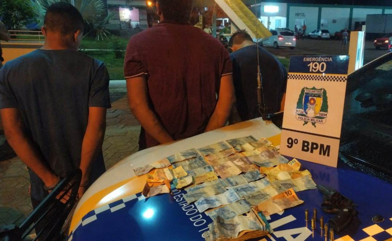 Jovens acusados de roubar loja em Augustinópolis são presos na TO-201 após bloqueio da PM na rodovia