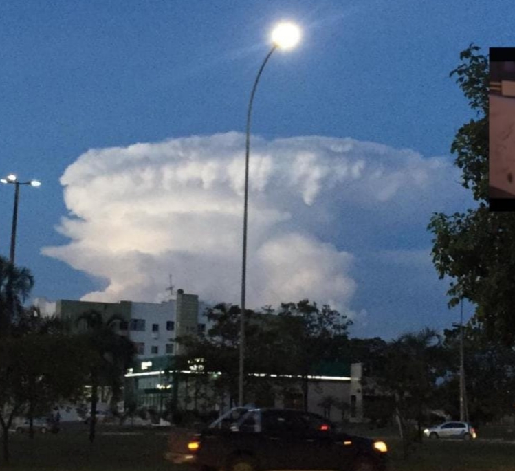 Nuvem de formato estranho chama atenção dos moradores de Palmas