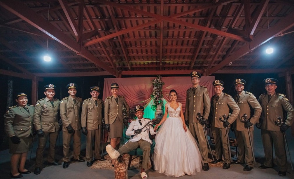 VÍDEO: Policial é atropelado momentos antes de se casar e sobe ao altar de cadeira de rodas em Araguaína