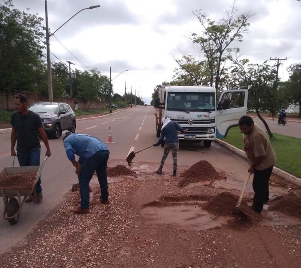Em Palmas, prefeitura trabalha para reparar transtornos provocados pela chuva desta sexta-feira, 12