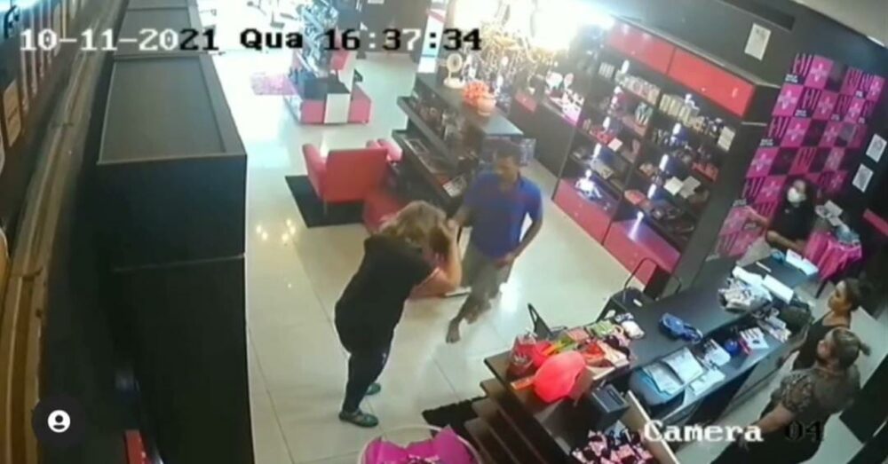 Assalto em Palmas: Funcionárias e clientes são surpreendidos após homem entrar em loja no centro da Capital; Veja vídeo