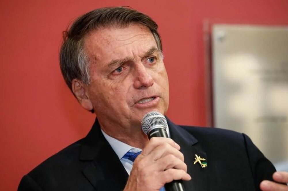 Novo partido: Jair Bolsonaro assina filiação ao PL durante cerimônia em Brasília