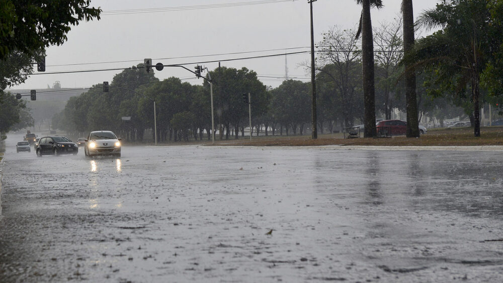 Alerta de nível amarelo é emitido pelo Inmet que aponta chuva em todo Tocantins neste final de semana