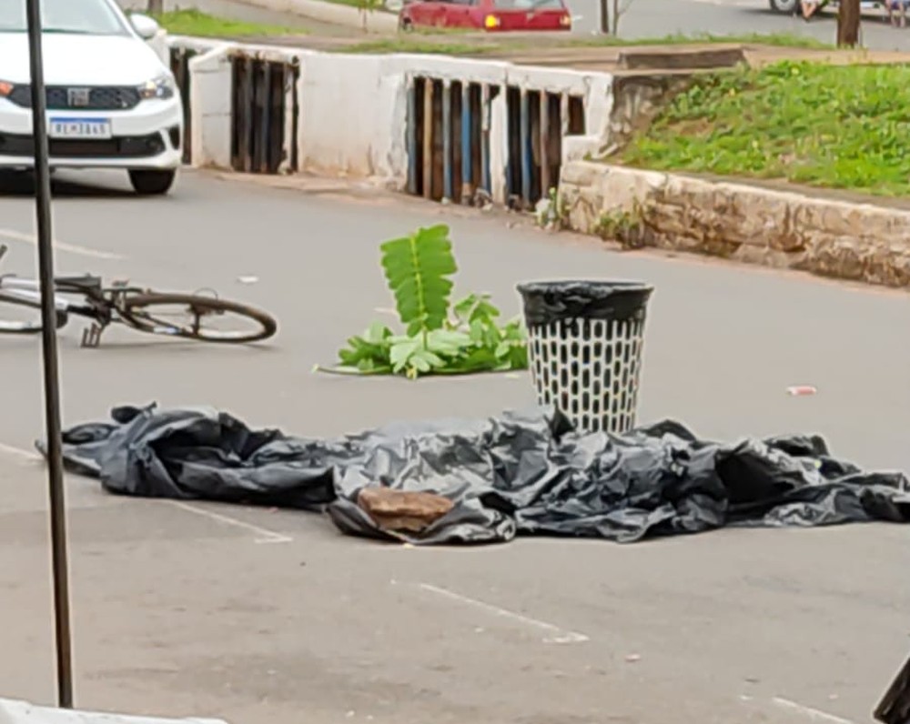 ACIDENTE GRAVE: Ciclista é atropelada e tem a cabeça esmagada por caminhão em avenida movimentada de Araguaína