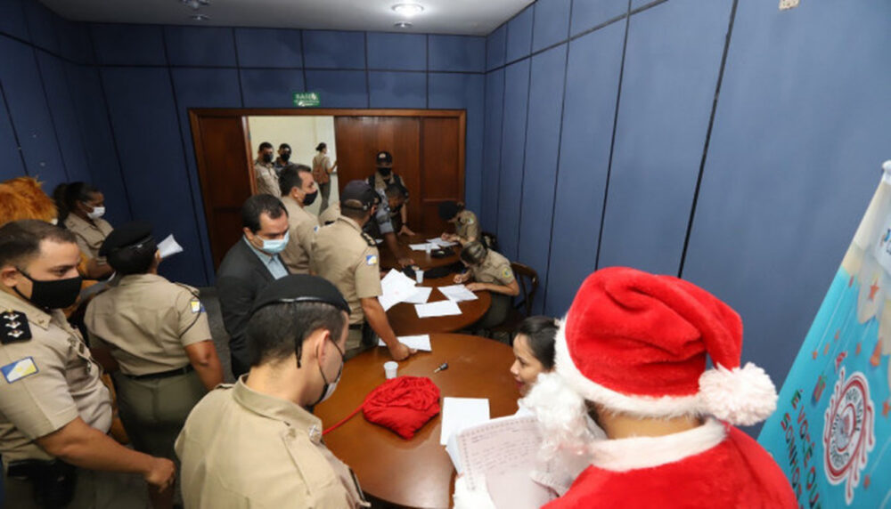 PM adere a campanha “Papai Noel dos Correios” e convida os militares a adotarem uma cartinha