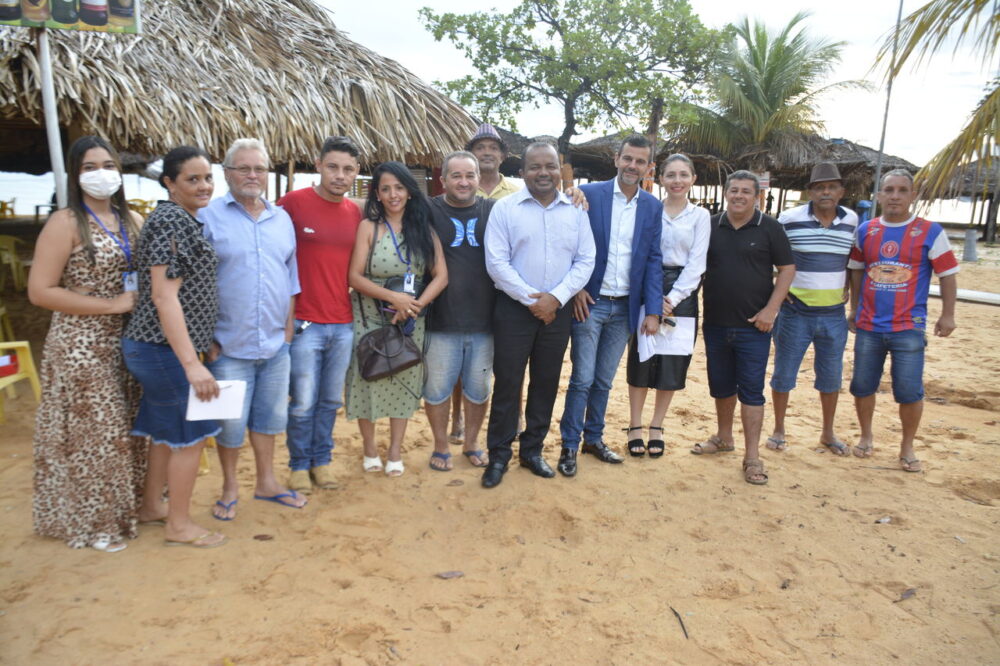 Vereador Joatan de Jesus e membros da Bancada Empresarial se reúnem com comerciantes da Praia do Caju, em Palmas