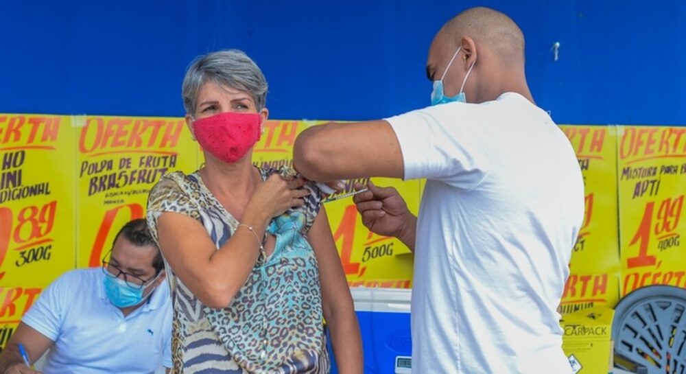 Supermercado de Palmas recebe ação de vacinação contra Covid nesta quarta, 29; saiba onde