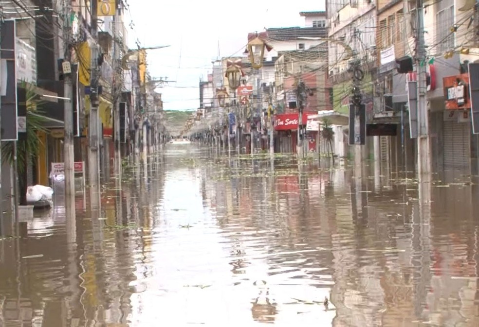 Chuva na Bahia: sobe para 20 nº de mortos por causa das enchentes