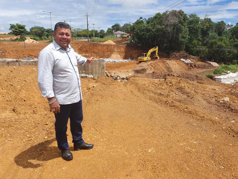 Em Palmas, vereador Folha fiscaliza obra de galeria tripla que vai substituir ponte sobre o córrego Sussuapara