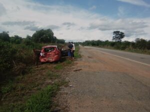 Ônibus atinge carro e deixa mãe e filha feridas na BR-153, em Talismã do Tocantins