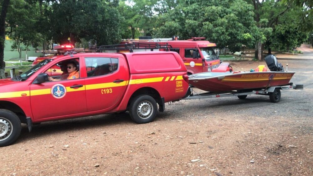 Bombeiros encerram buscas na área do acidente em Capitólio (MG)