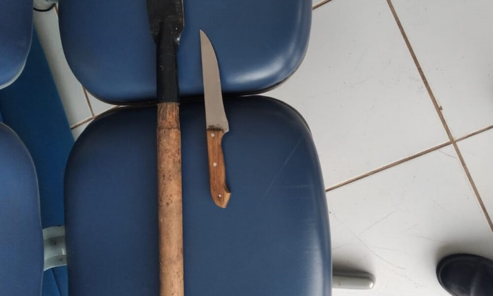 Adolescente de 17 anos é apreendido após ameaçar várias pessoas com uma faca e foice em Itacajá