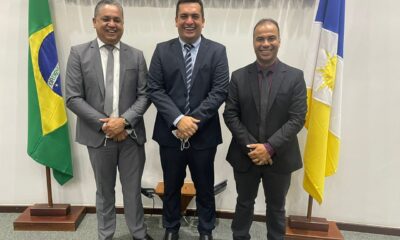 Vereadores Eudes Assis e Filipe Martins prestigiam posse do deputado estadual Gutierres Torquato na Assembleia Legislativa do Tocantins