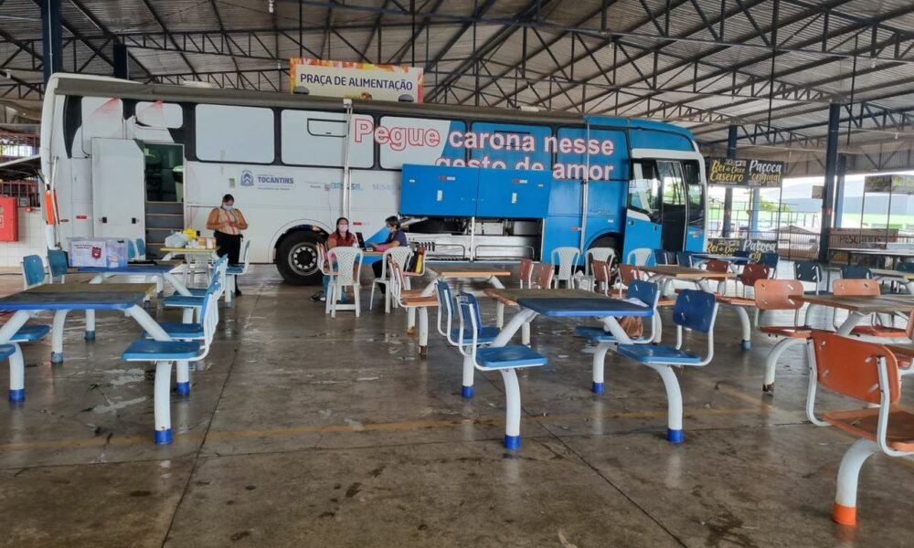 Unidade móvel do Hemocentro realiza coleta de sangue, em Palmas, na feira do Aureny I nesta sexta-feira, 18