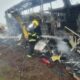 Ônibus com passageiros fica totalmente destruído após pegar fogo na BR-153, entre Aliança e Crixás do Tocantins